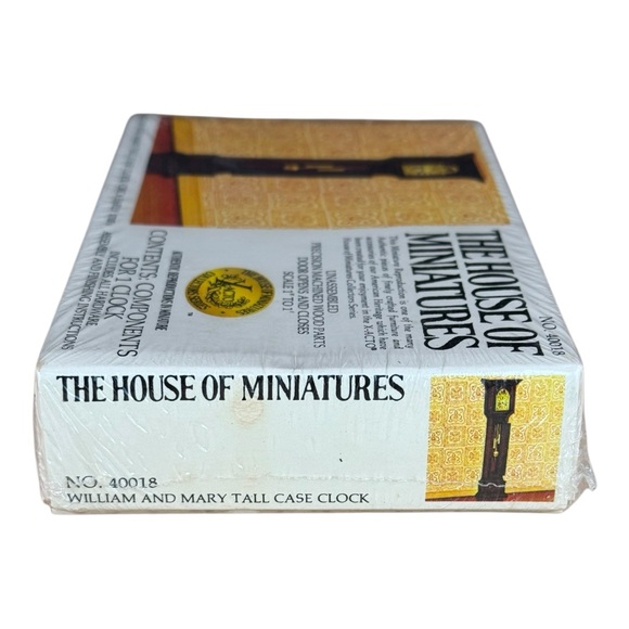 The House of Miniatures - William and Mary Tall Case Clock #40018 - Picture 5 of 6